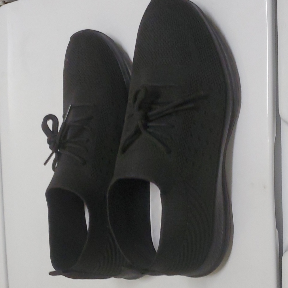 Black Tennis Shoes